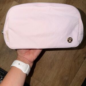 *NEW* Lululemon belt bag